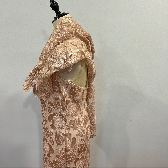 TADASHI SHOJI Peddle Gold Dorine Sequin Embroidered Cape Gown - Reemoly - Picture 11 of 17